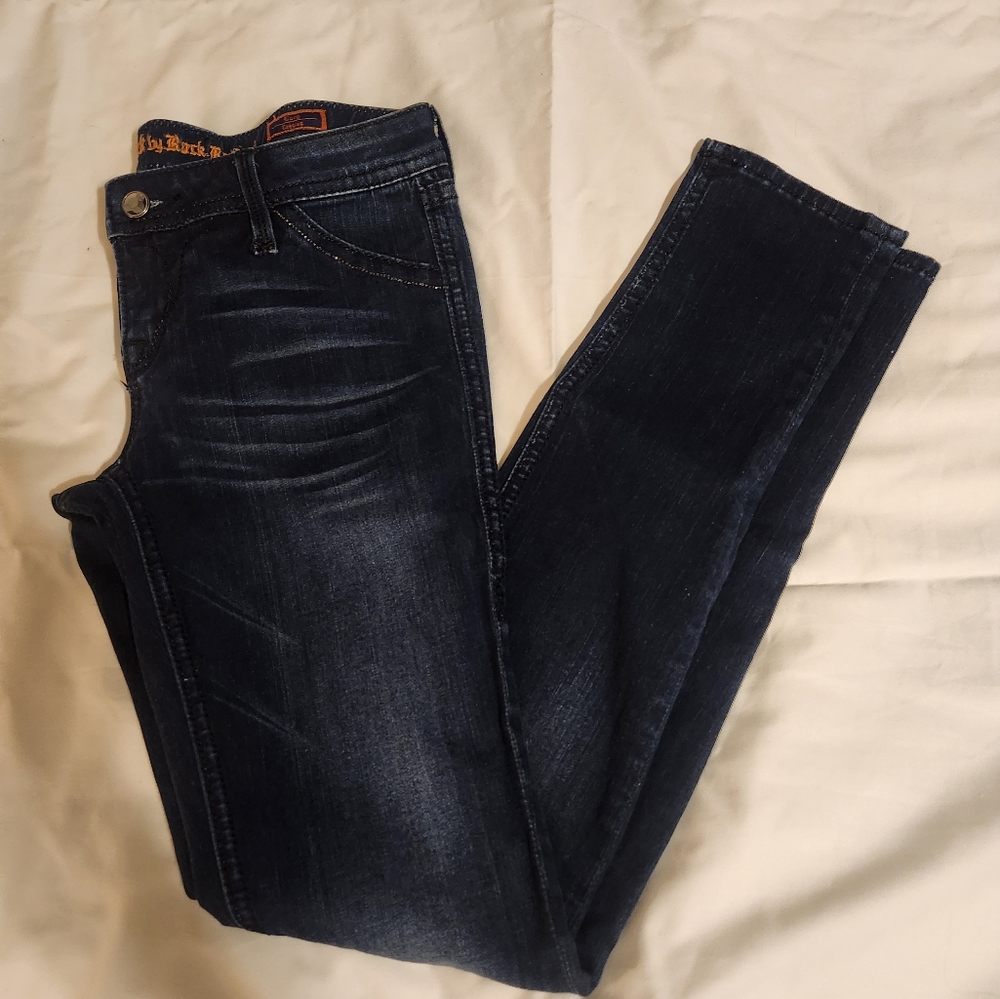 Rock Revival, Lucy jegging